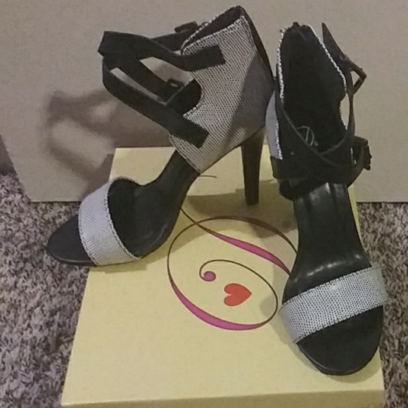 Delicious Shoes - Open toe heels